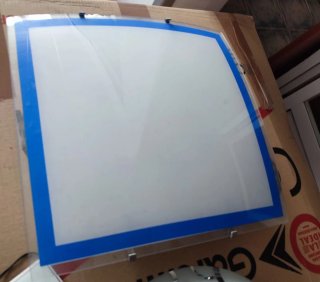 Plafón blanco y azul