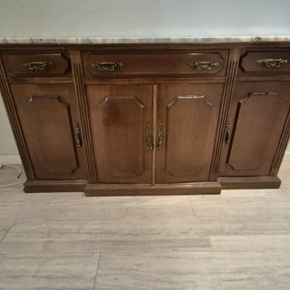 Aparador clásico madera y mármol