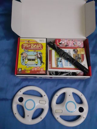 Consola Wii Mini + Mando + 2 Volantes + 4 Juegos