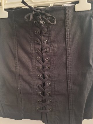 Falda tubo negra con cordones