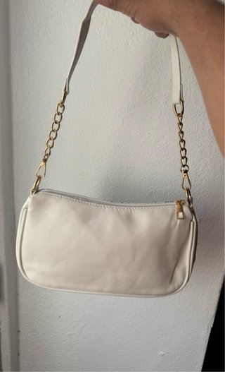 Bolsa de Ombro Branca com Corrente Dourada | Nova