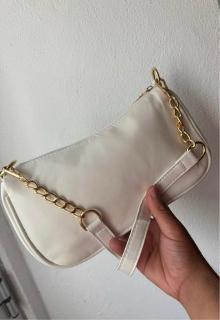 Bolsa de Ombro Branca com Corrente Dourada | Nova