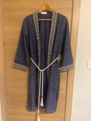 Kimono azul con bordados