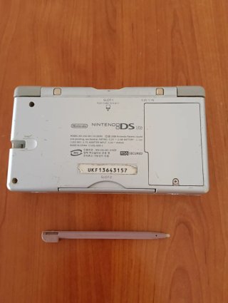 Nintendo DS Lite Plata + Cargador