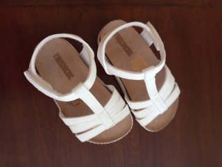 Sandalias Niña Blancas talla 26