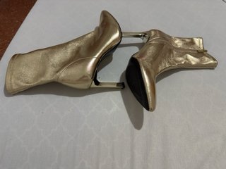 Botines dorados tacón punta fina