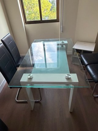 Sillas de comedor negras y plateadas