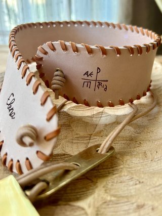 Colgador de guitarra hecho en piel personalizado