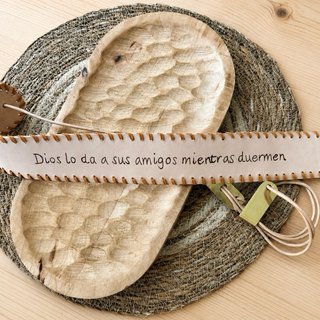 Colgador de guitarra hecho en piel personalizado