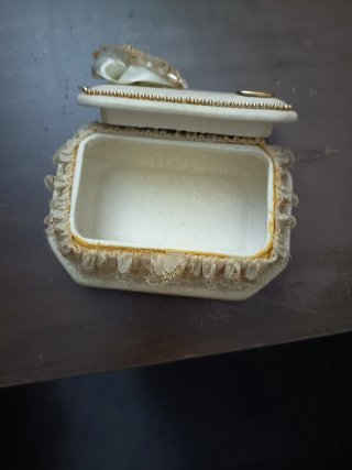 Caja joyero Beauty beige y dorada