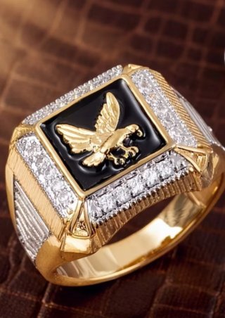 Anillo de oro con águila y diamantes