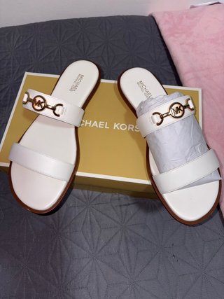 Sandalias Michael Kors Blancas y Doradas