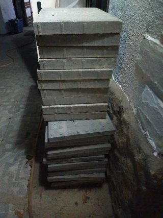 URGE RETIRAR Baldosas de piedra en Escalona