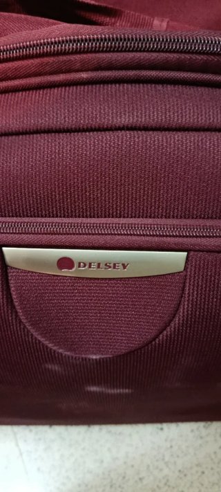 Bolsa de viaje Oneworld morada con ruedas