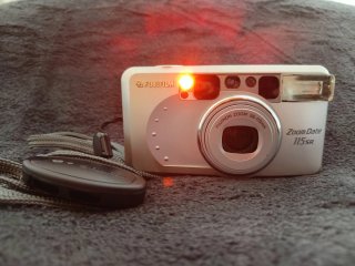 Fujifilm Zoom Date 115 SR Cámara Analógica