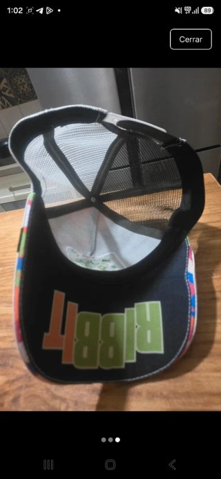 Gorra con parche de rana Charming