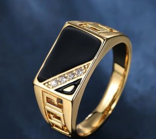 Anillo de oro con piedra negra y diamantes