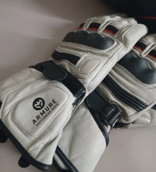 Casco NZI, Guantes Armure y Candado Urban