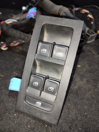 MANDO ELEVALUNAS DELANTERO IZQUIERDO SKODA OCTAVI