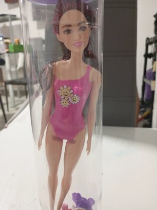 Muñeca Barbie bañador rosa flores