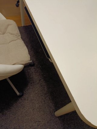 Mesa de escritorio blanca