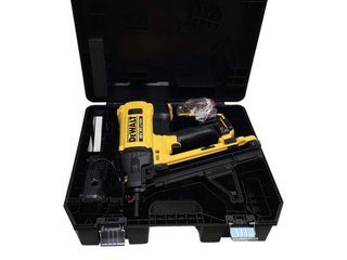clavadora dewalt dgn845d1