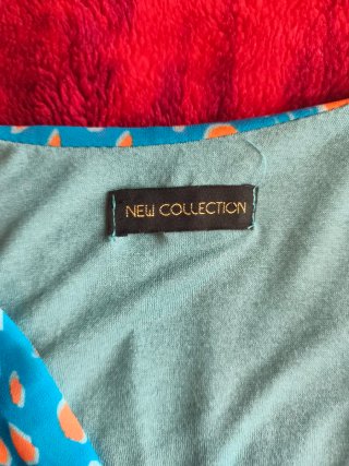 Blusa cruzada estampada azul y naranja