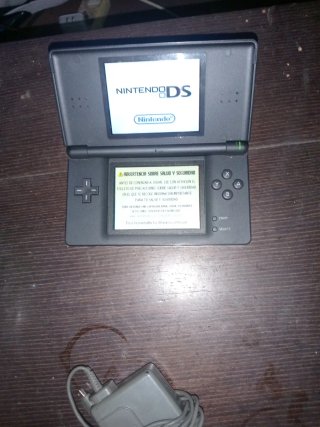 Nintendo DS Lite Negra + Cargador
