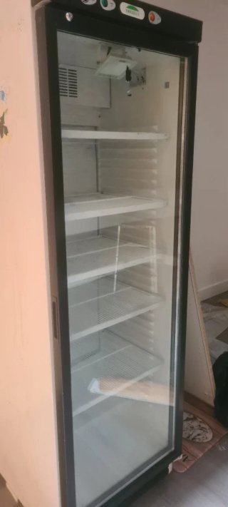 Nevera de bebidas antigua