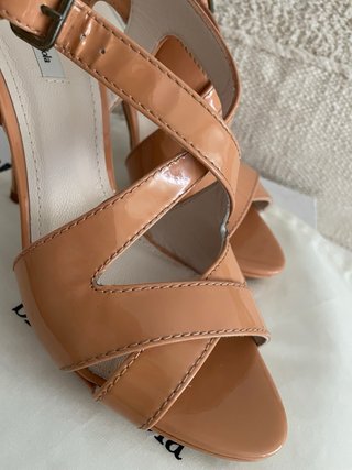 Sandalias Bimba y Lola charol maquillaje