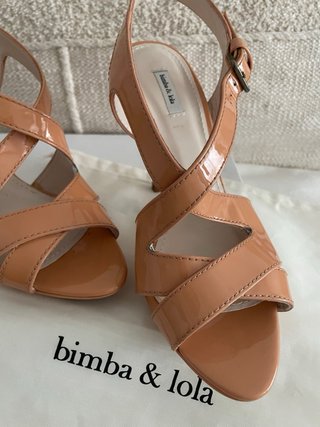 Sandalias Bimba y Lola charol maquillaje
