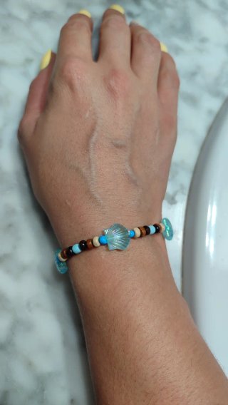 Pulsera artesanal conchas y madera