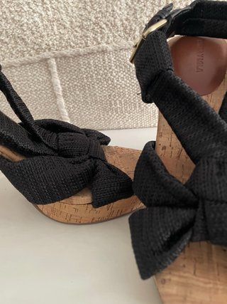 Sandalias Bimba y Lola Tiras Rafia Tacón Alto