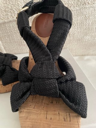 Sandalias Bimba y Lola Tiras Rafia Tacón Alto