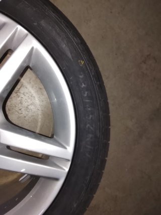 Llanta Audi con neumático nuevo