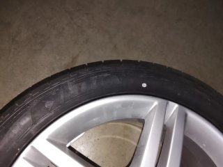 Llanta Audi con neumático nuevo