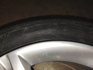 Llanta Audi con neumático nuevo