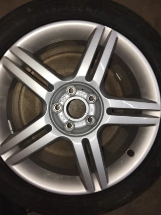 Llanta Audi con neumático nuevo