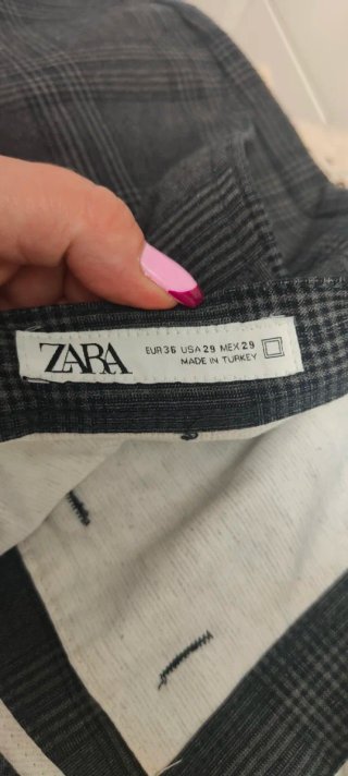 Pantalones de cuadros grises