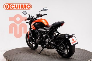 TRIUMPH TRIDENT 660