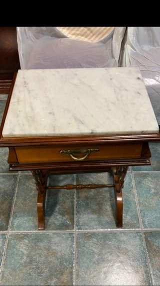 OPOR.MESITA . CAJÓN.10€  Mármol y baldita