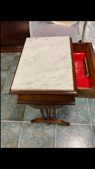 OPOR.MESITA . CAJÓN.10€  Mármol y baldita