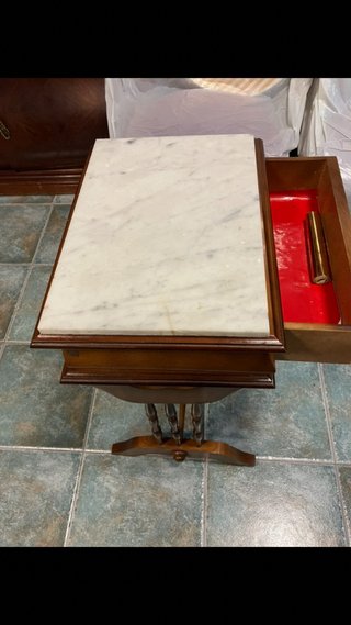 OPOR.MESITA . CAJÓN.10€  Mármol y baldita