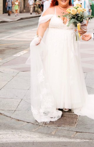 Vestido de Novia Blanco con Velos