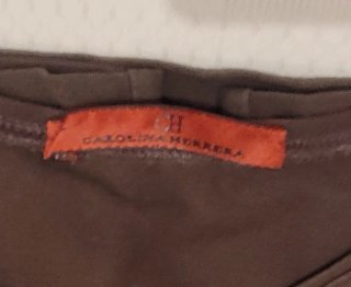 Camiseta Carolina Herrera.