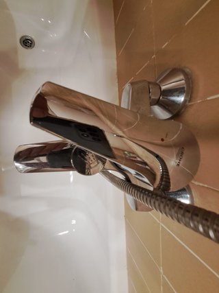 Baño completo: encimera, lavabo, espejo y bañera