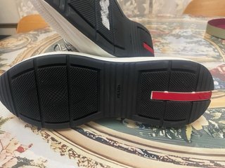 Prada Sneakers Blancas y Grises