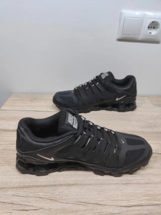 Nike Reax tr8 negras 43