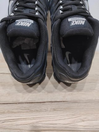 Nike Reax tr8 negras 43