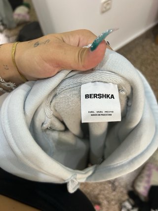 Sudadera azul con capucha